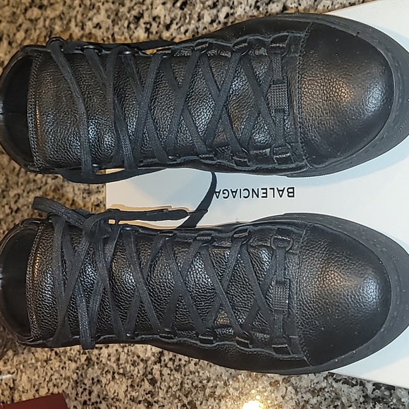 Balenciaga Men's Textured Black Sneakers - Picture 1 of 8
